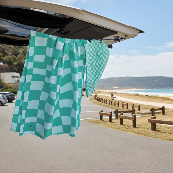 Dock & Bay Beach Towel - Check Mate