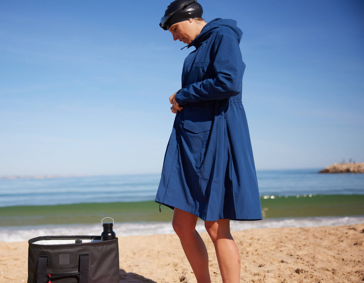 Red Paddle Co Pursuit Lightweight Changing Robe Jacket - Ocean Blue