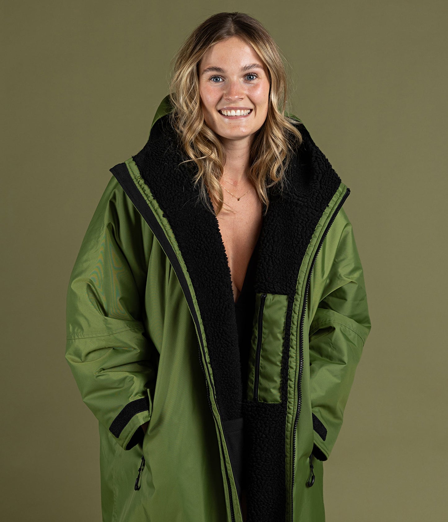 Dryrobe Advance Long Sleeve - Dark Green/Black