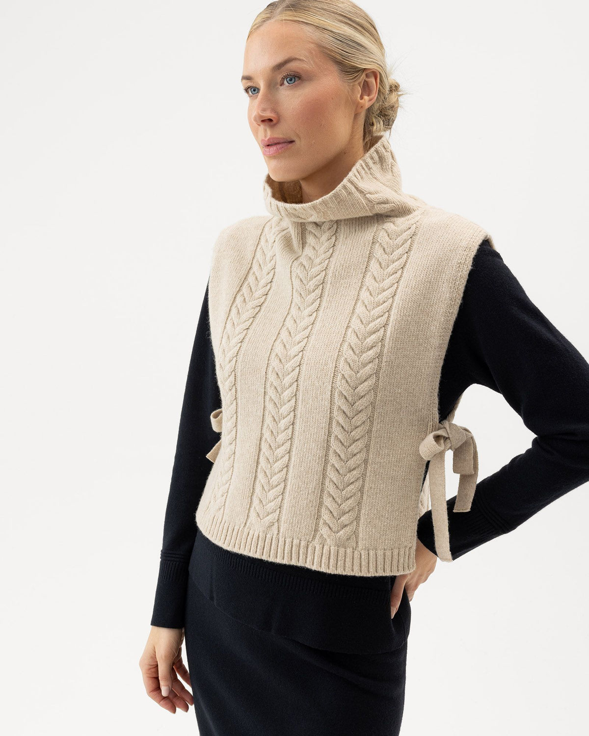 Holebrook Tolken Bib Collar - Sand