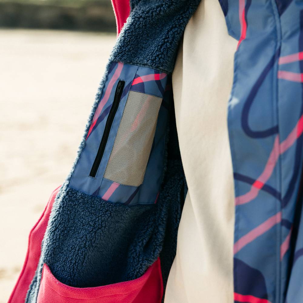 Red Paddle Co Long Sleeve Waterproof Changing Robe Alter Evo Pro - Tidal Textures